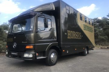 Mercedes Atego paardenvrachtwagen