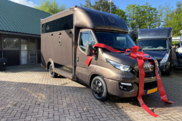 Iveco 2-paards paardenvrachtwagen