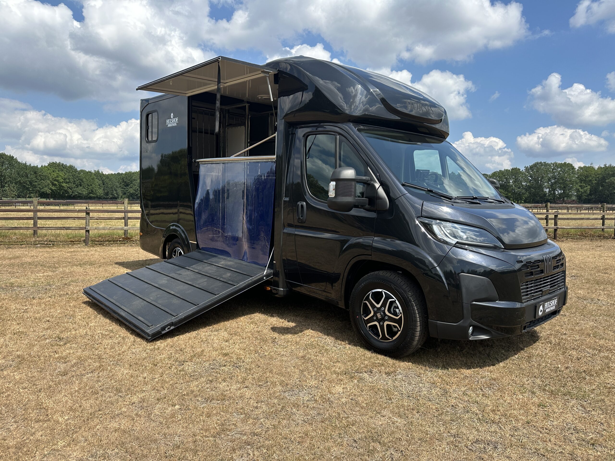 2-paards paardenvrachtwagen C1